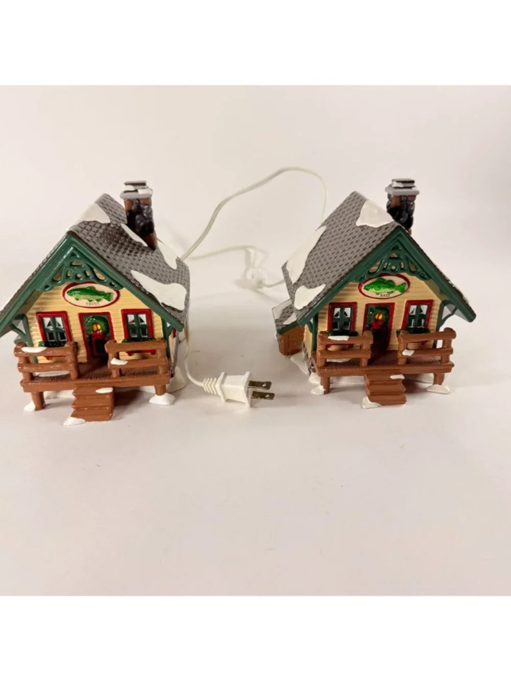Dept 56 Snow Village Set Of 2 Fisherman’s Nook Cabins Lighted 54615 damaged